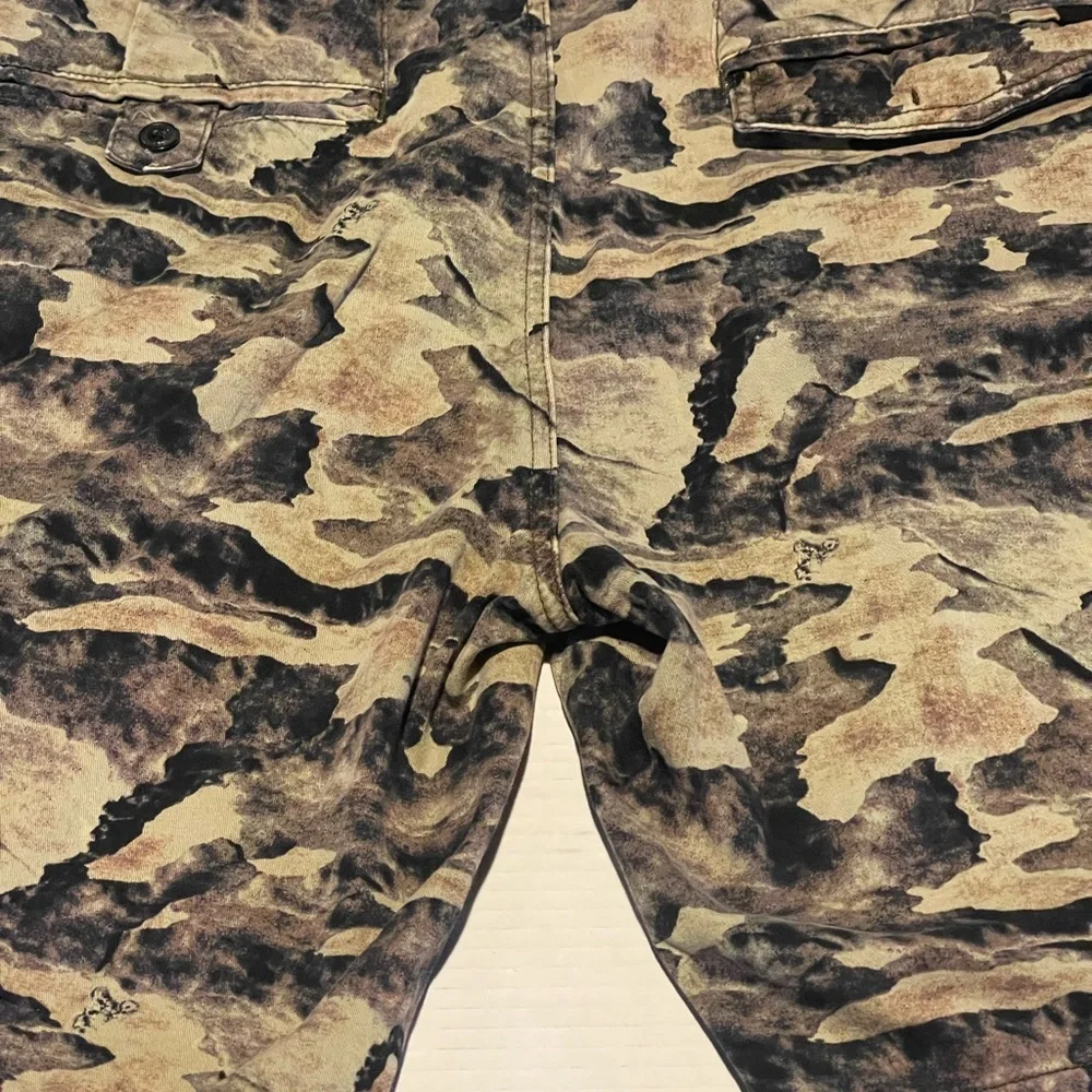 Marc Ecko‎ shorts dirt bike print mens size 38 tan black pre-owned condition